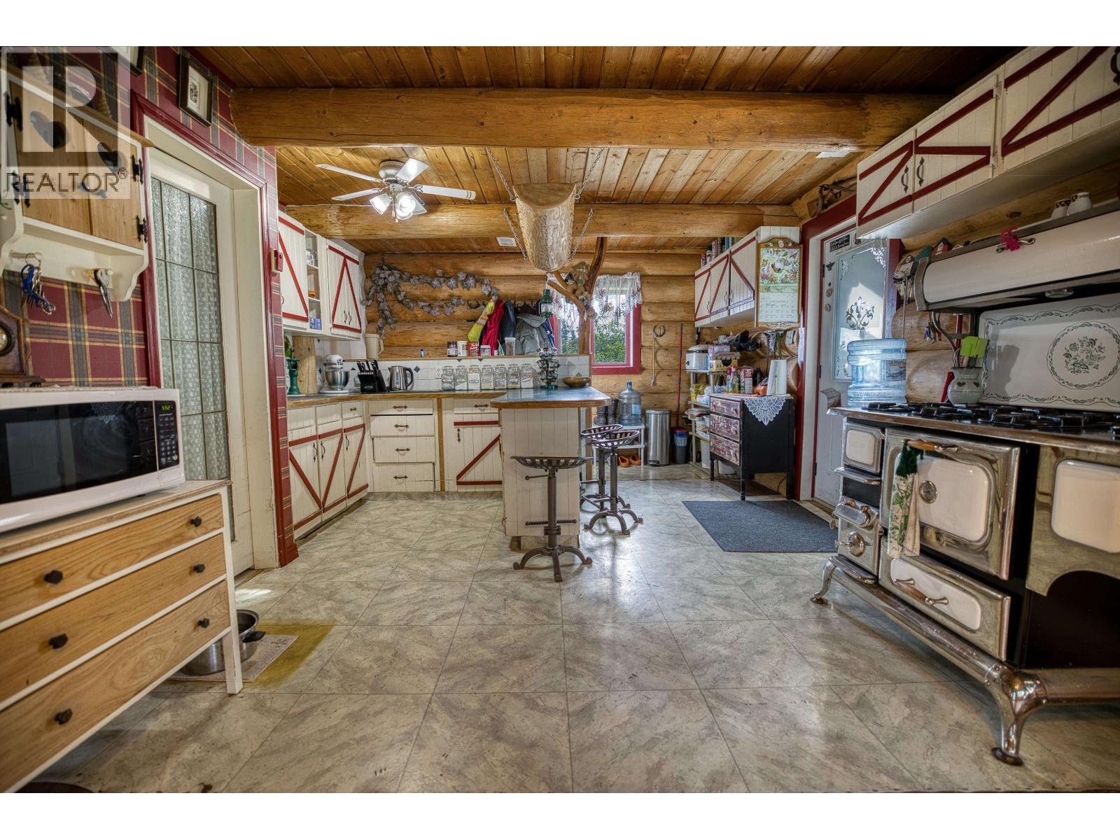 5785 Simon Lake Road, 100 Mile House, British Columbia  V0K 2E1 - Photo 8 - R3126884