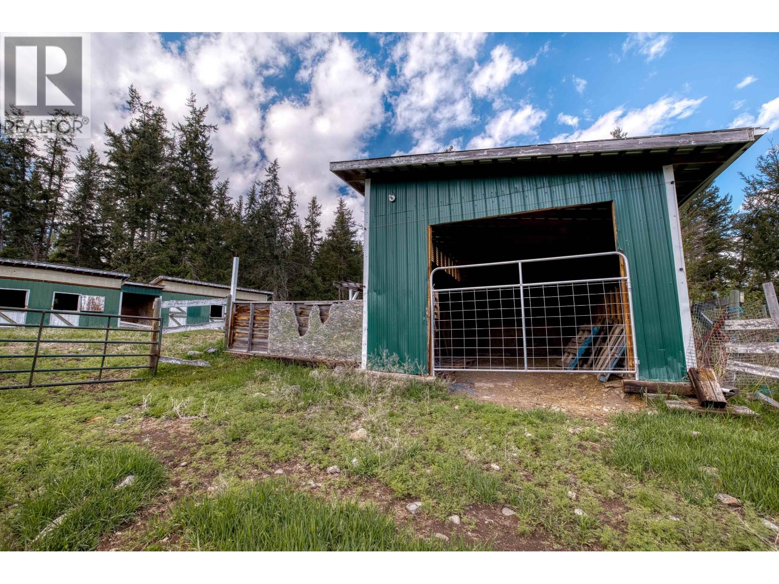5785 Simon Lake Road, 100 Mile House, British Columbia  V0K 2E1 - Photo 24 - R3126884