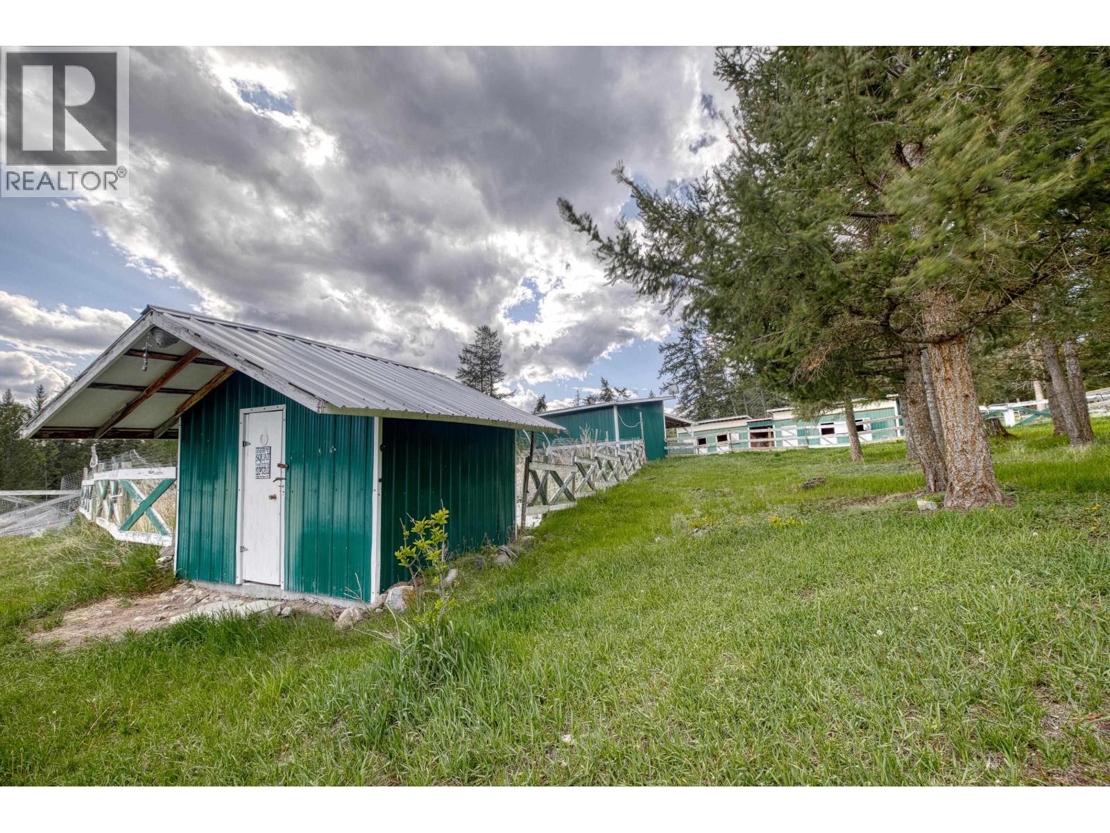 5785 Simon Lake Road, 100 Mile House, British Columbia  V0K 2E1 - Photo 26 - R3126884