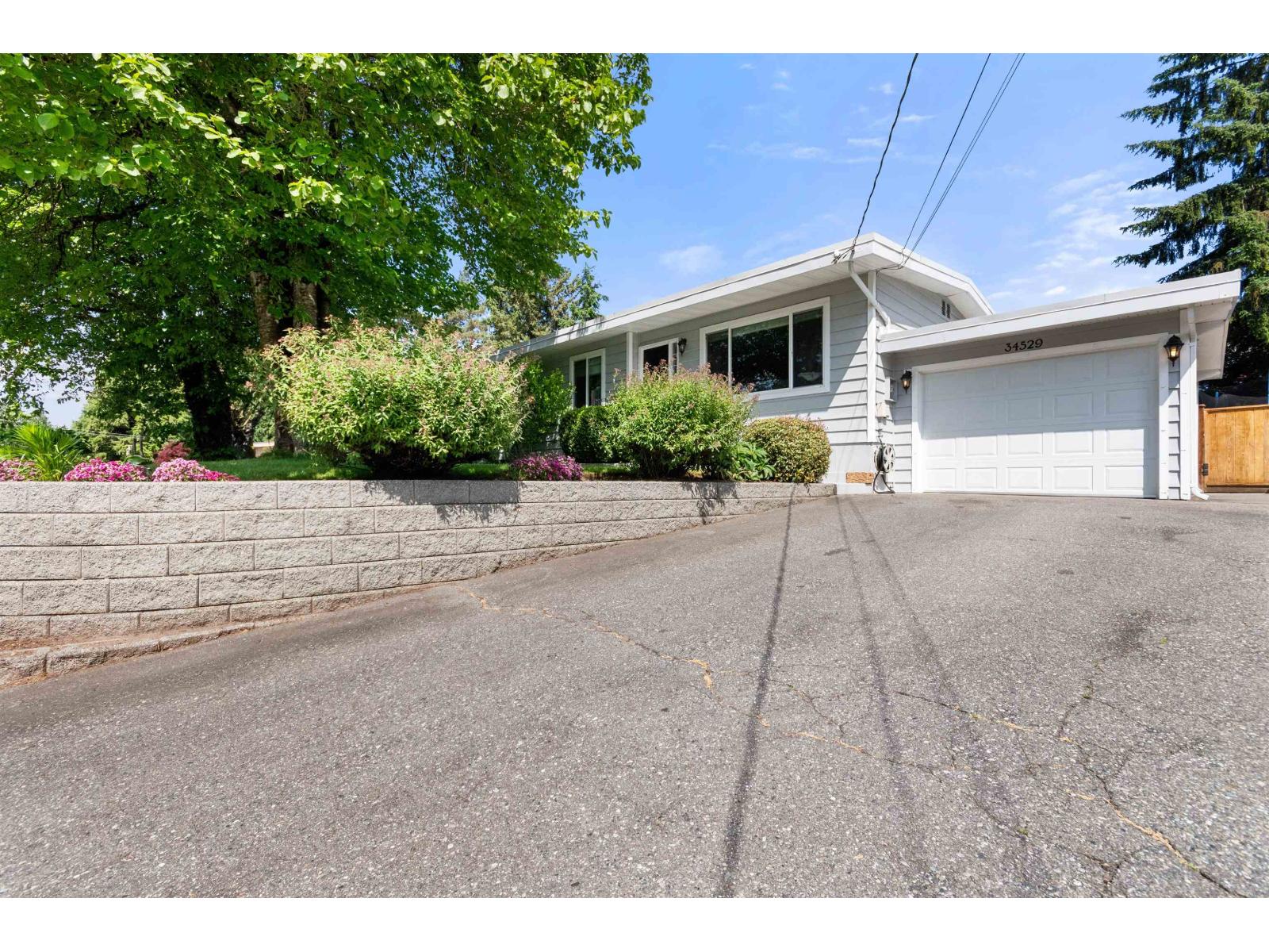 34529 Ascott Avenue, Abbotsford, British Columbia  V2S 4V6 - Photo 2 - R3125926