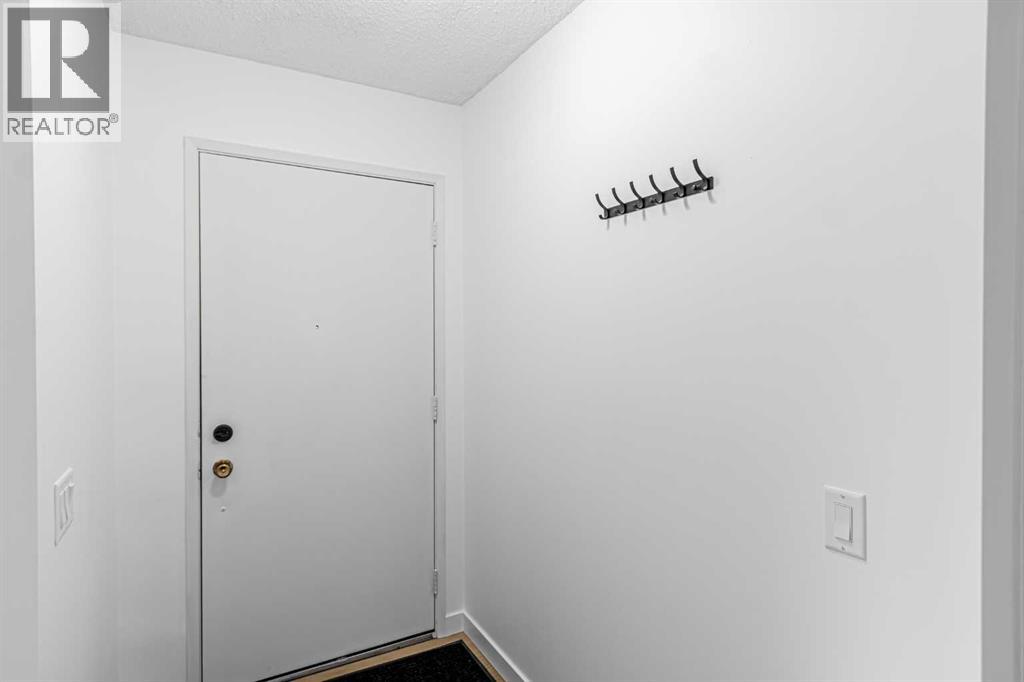 111 Lynnview Way SE, Calgary, Alberta  T2C 1T4 - Photo 4 - A2313143