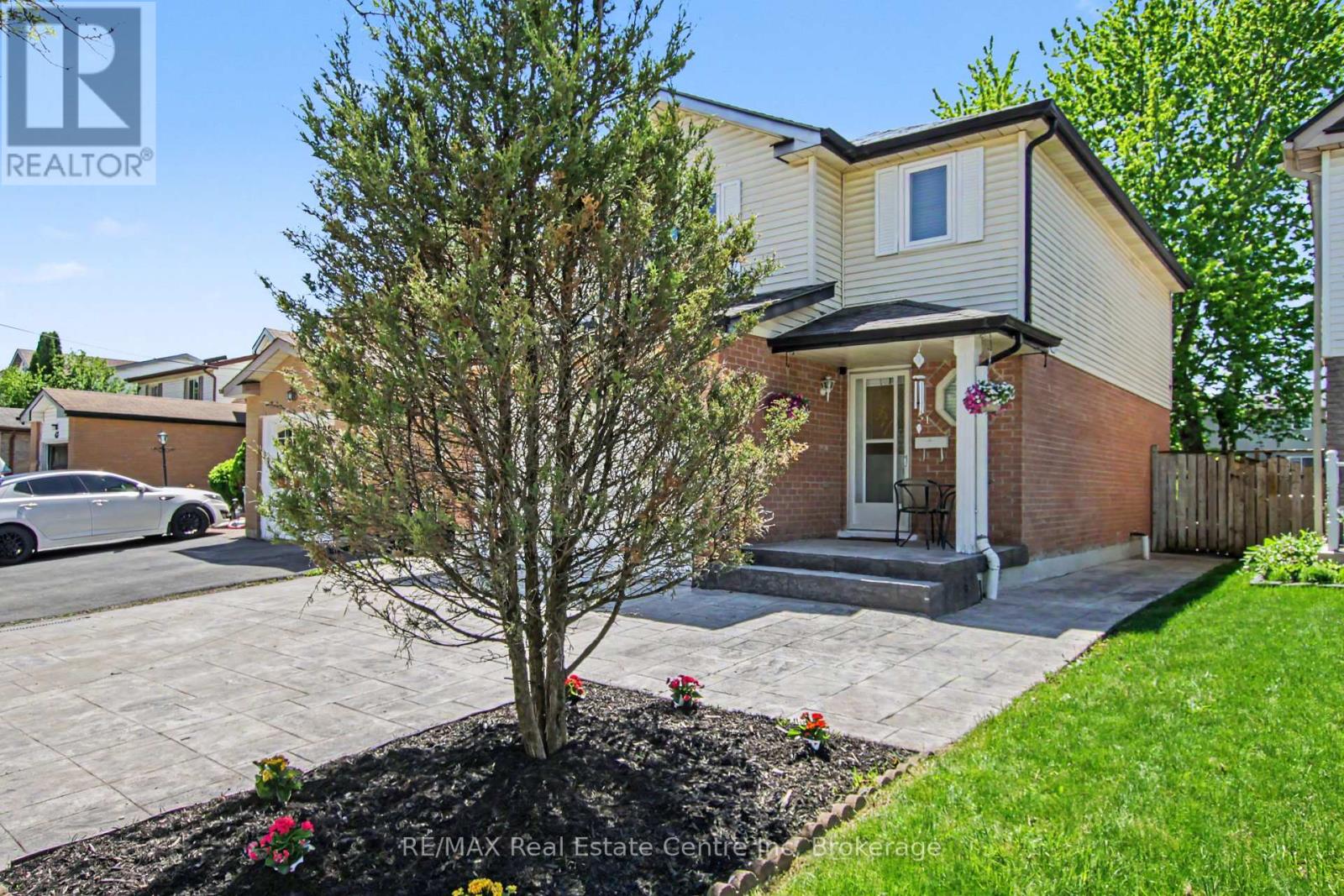 51 Camrose Court, Kitchener, Ontario  N2M 5J4 - Photo 3 - X13162750