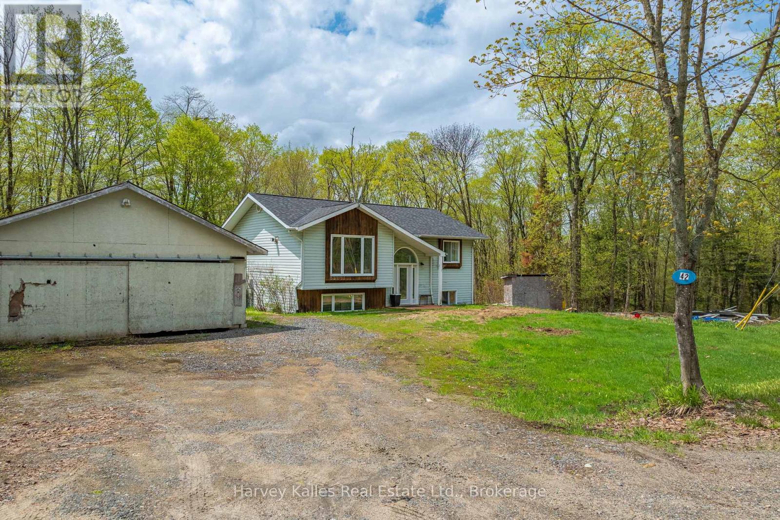 42 OLD CENTURION ROAD, Huntsville, Ontario