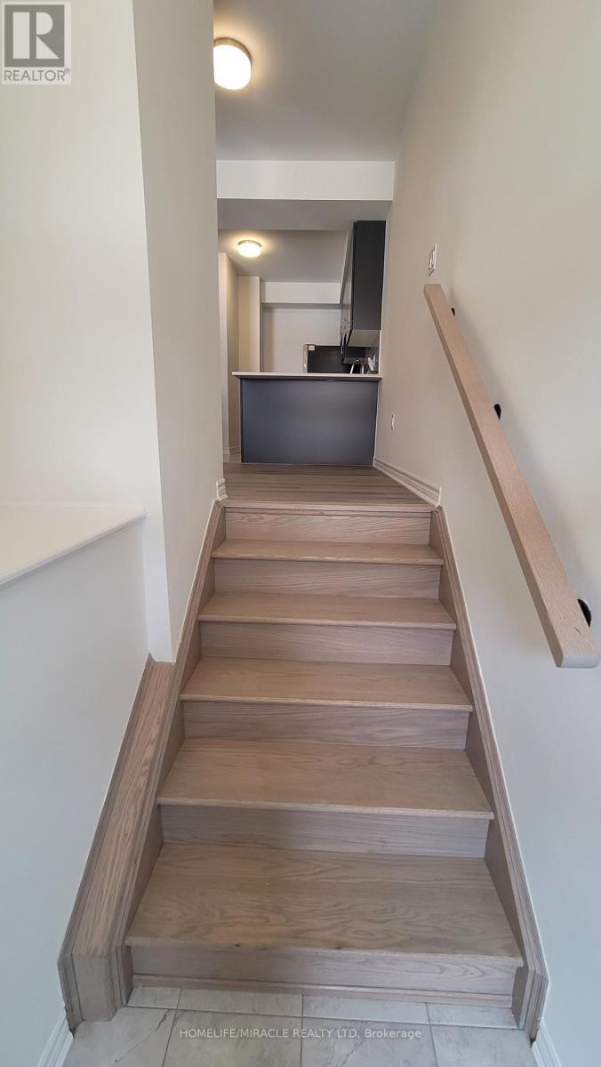 29 Thornbird Crescent, Brampton, Ontario  L6V 3N5 - Photo 3 - W13156906