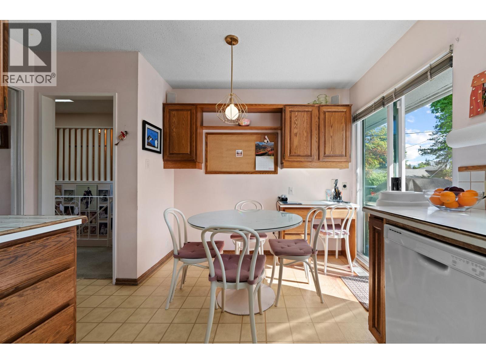 689 Poplar Street, Coquitlam, British Columbia  V3J 3K7 - Photo 6 - R3120550