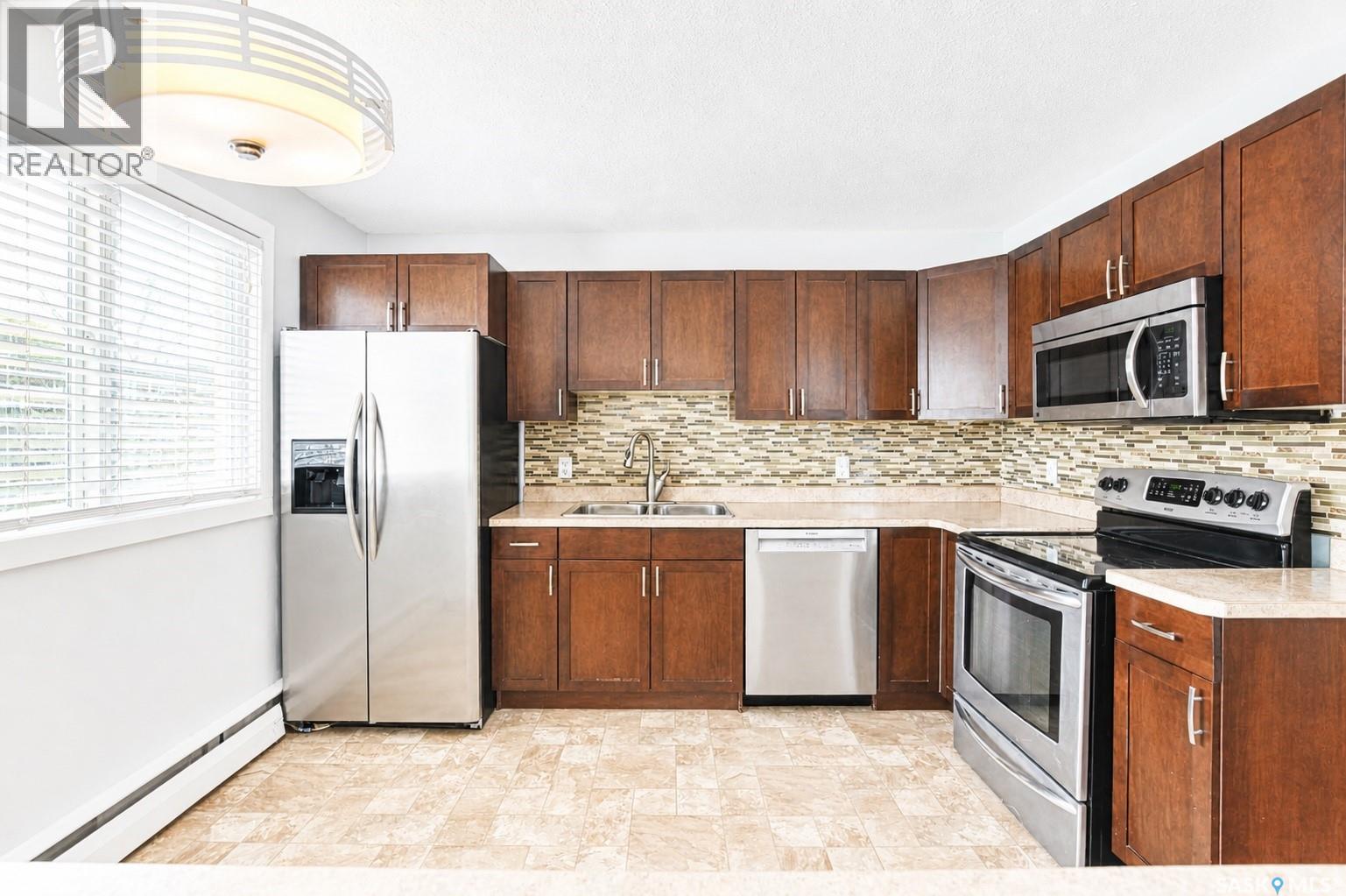 11 2121 Rae Street, Regina, Saskatchewan S4T 2E8 - Photo 2 - SK034311
