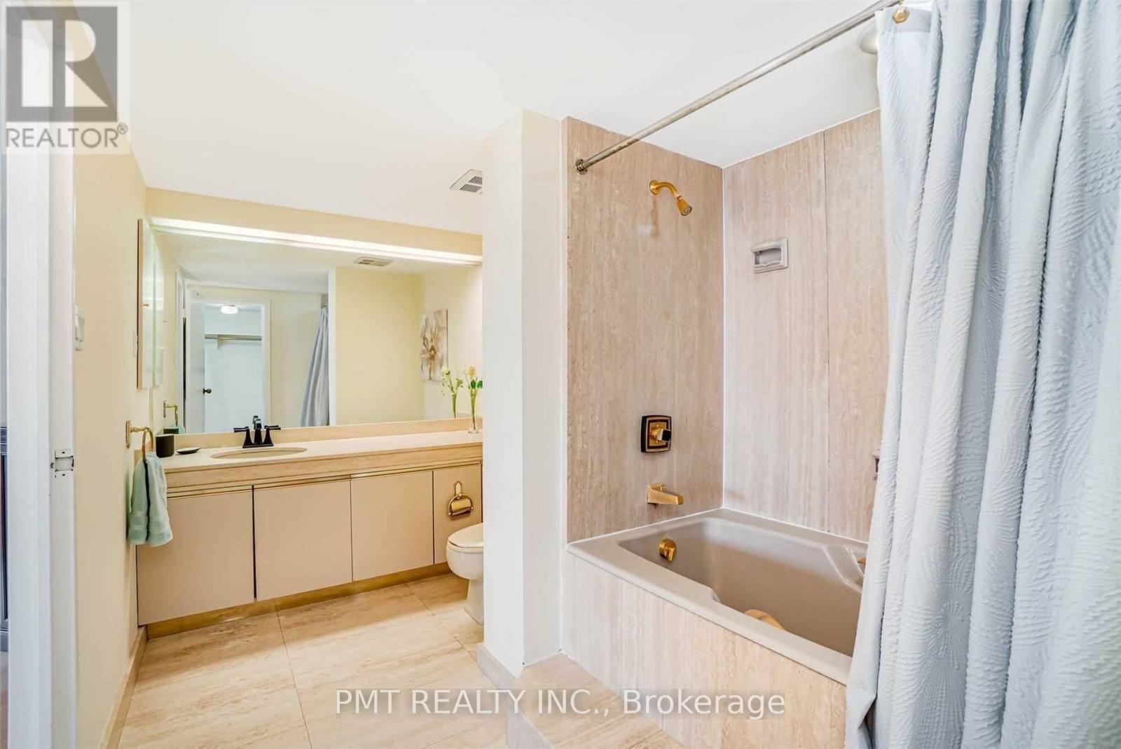 3315 - 55 Harbour Square, Toronto, Ontario  M5J 2L1 - Photo 17 - C13162664