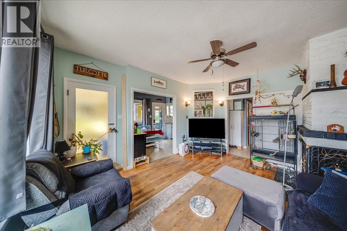 490 Austad Lane, Trail, British Columbia  V1R 3K6 - Photo 7 - 10387521