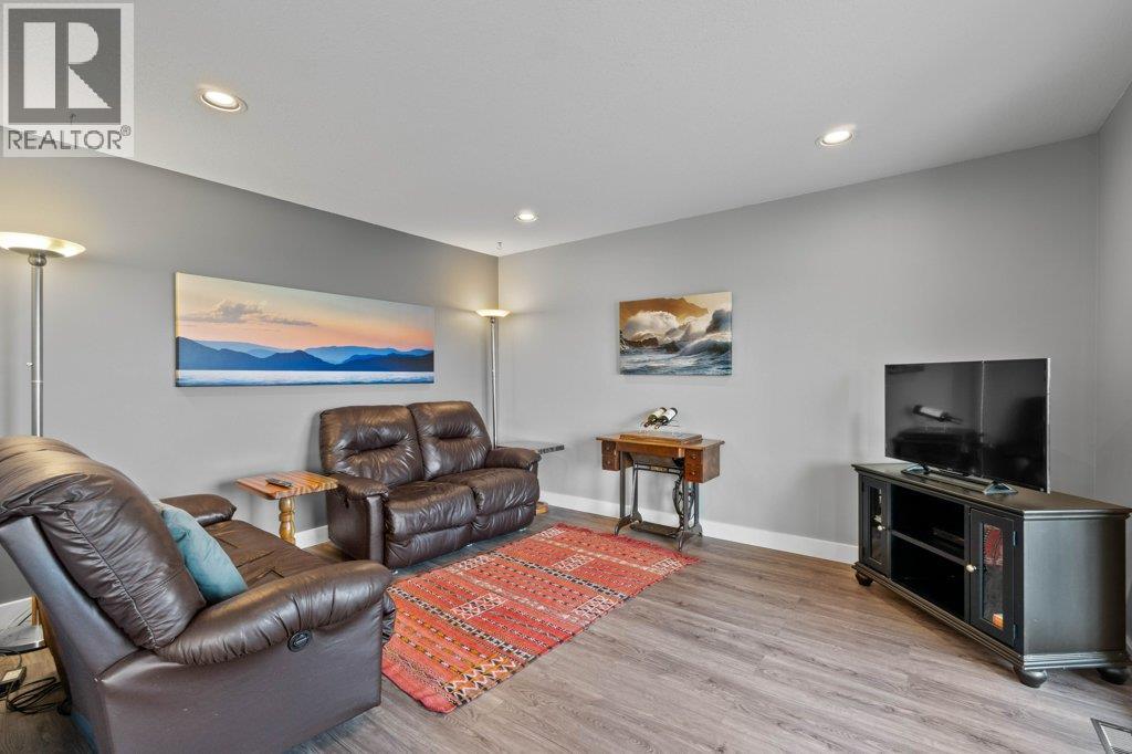 2121 3 Avenue SE, Salmon Arm, British Columbia  V1E 1K1 - Photo 30 - 10388237