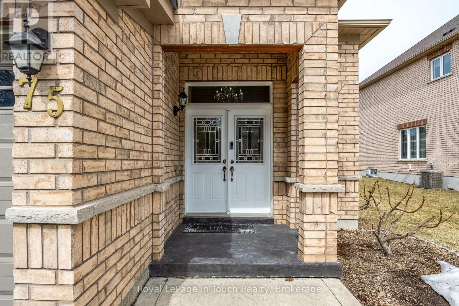 75 Pearl Street, Wasaga Beach, Ontario  L9Z 0G8 - Photo 10 - S12950120