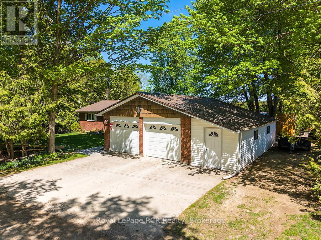 120 MCCULLOUGH LAKE DRIVE, Chatsworth, Ontario