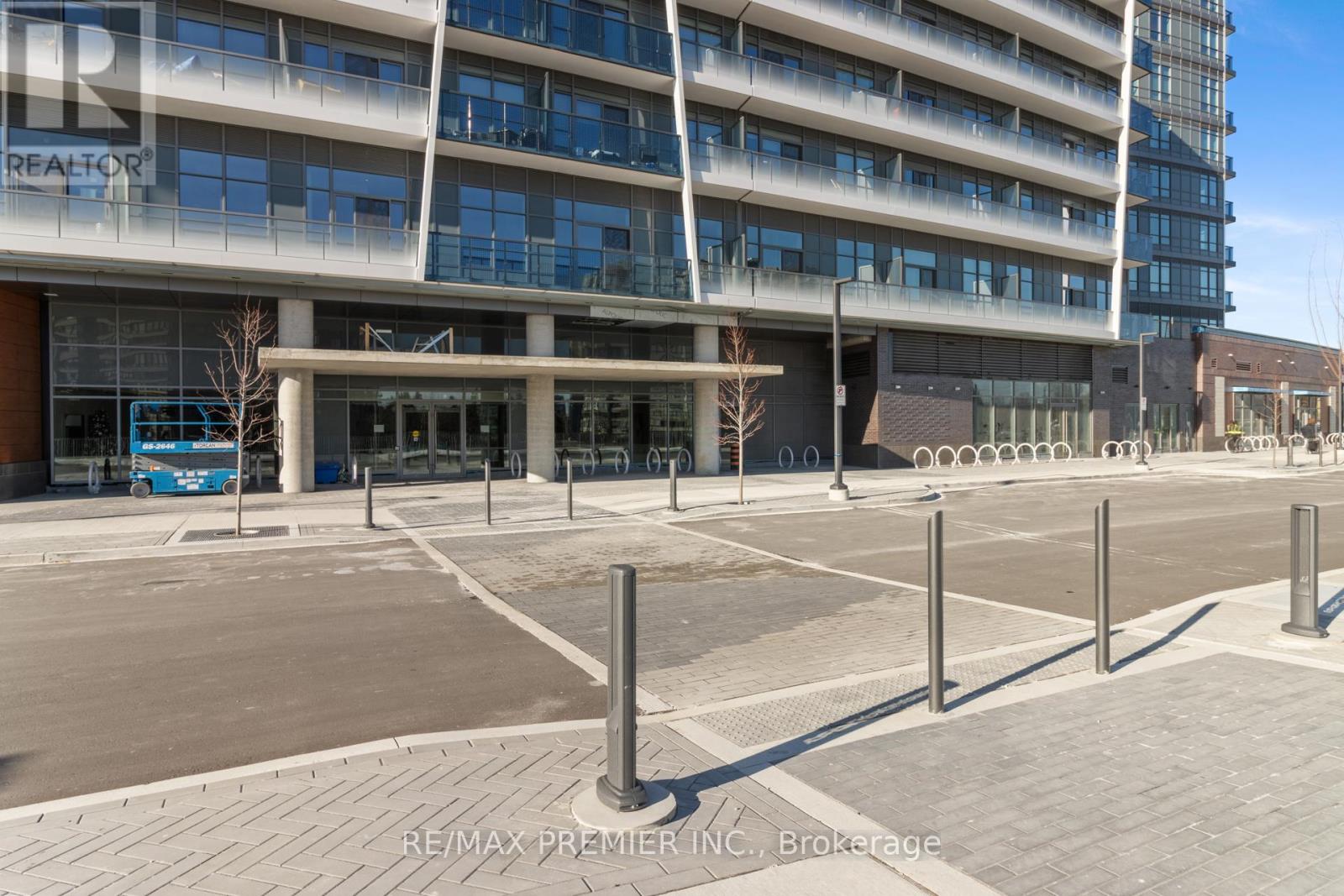 909 - 30 Upper Mall Way, Vaughan, Ontario  L4J 0L7 - Photo 2 - N13162618
