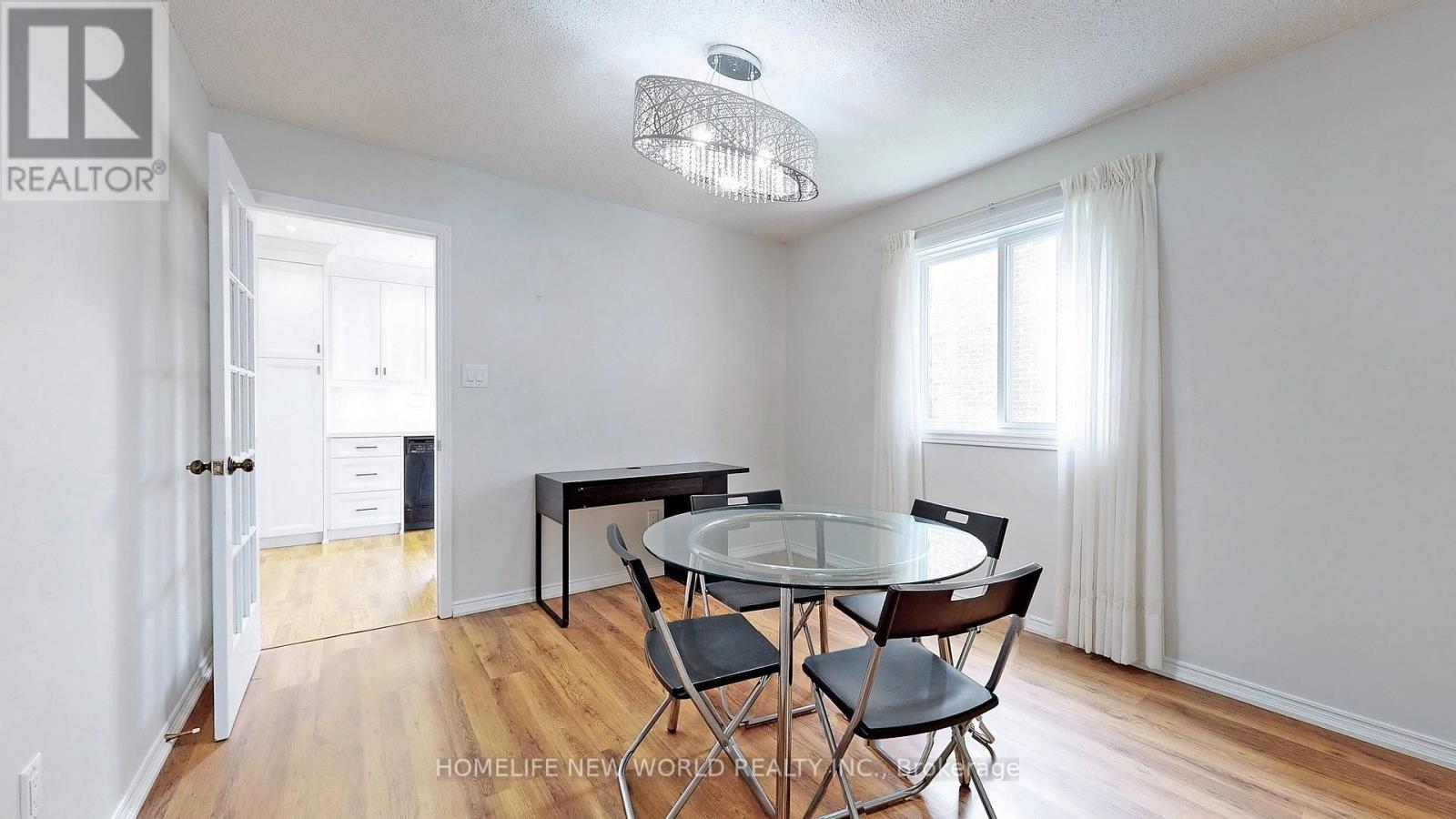 3954 Selkirk Place, Mississauga, Ontario L5L 3L5 - Photo 6 - W13076454