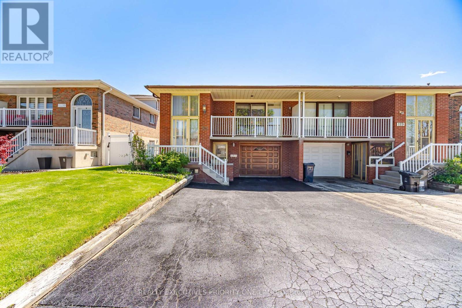 121 CABANA DRIVE, Toronto, Ontario