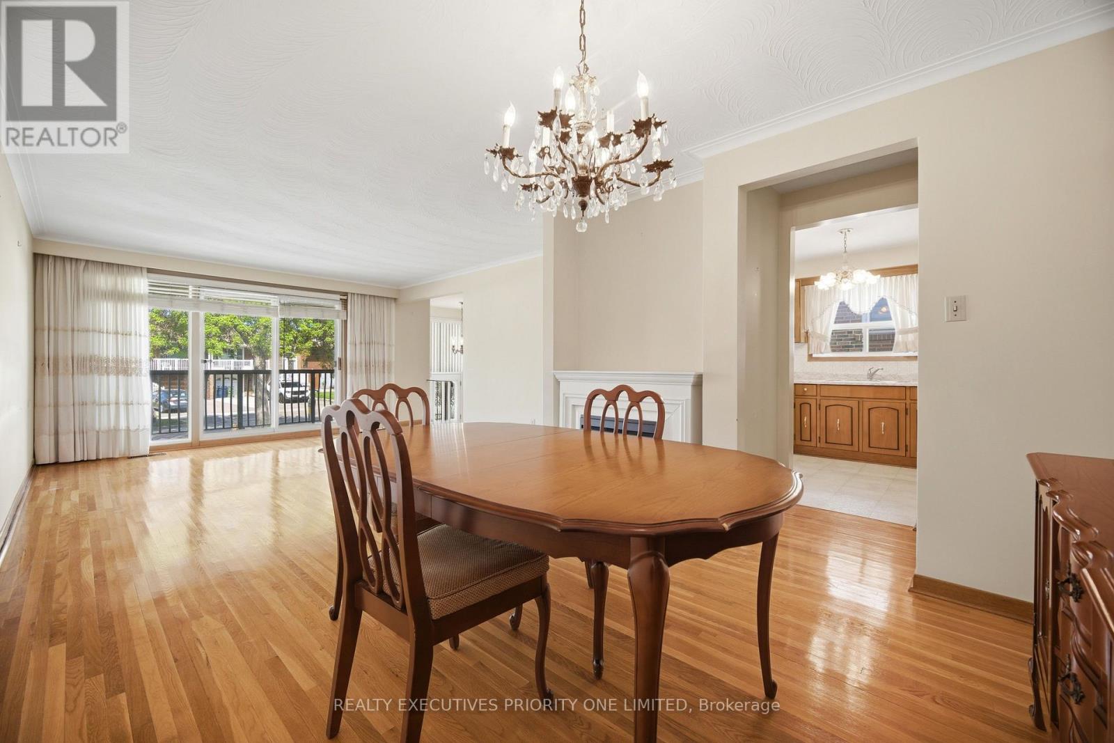121 Cabana Drive, Toronto, Ontario  M9L 1L1 - Photo 10 - W13159724