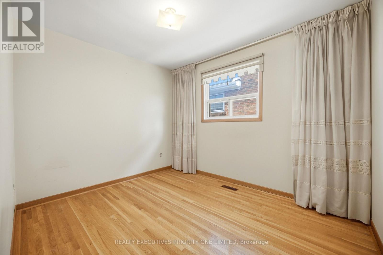 121 Cabana Drive, Toronto, Ontario  M9L 1L1 - Photo 23 - W13159724