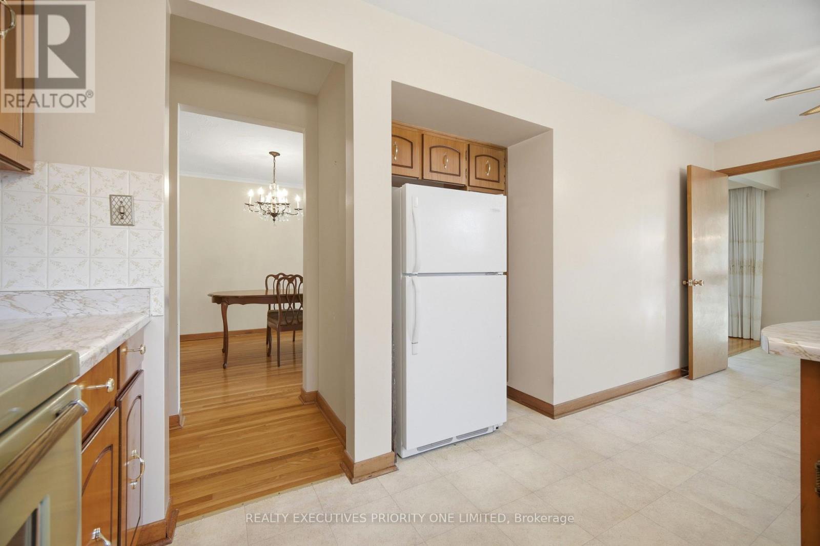 121 Cabana Drive, Toronto, Ontario  M9L 1L1 - Photo 13 - W13159724