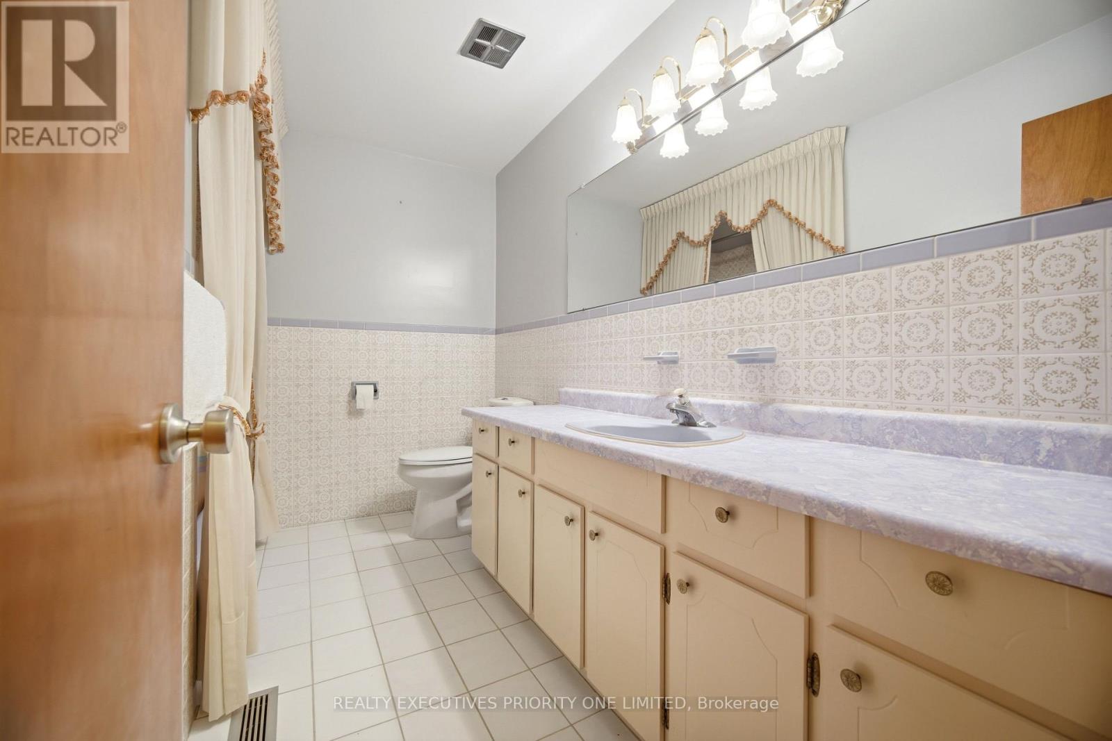 121 Cabana Drive, Toronto, Ontario  M9L 1L1 - Photo 25 - W13159724
