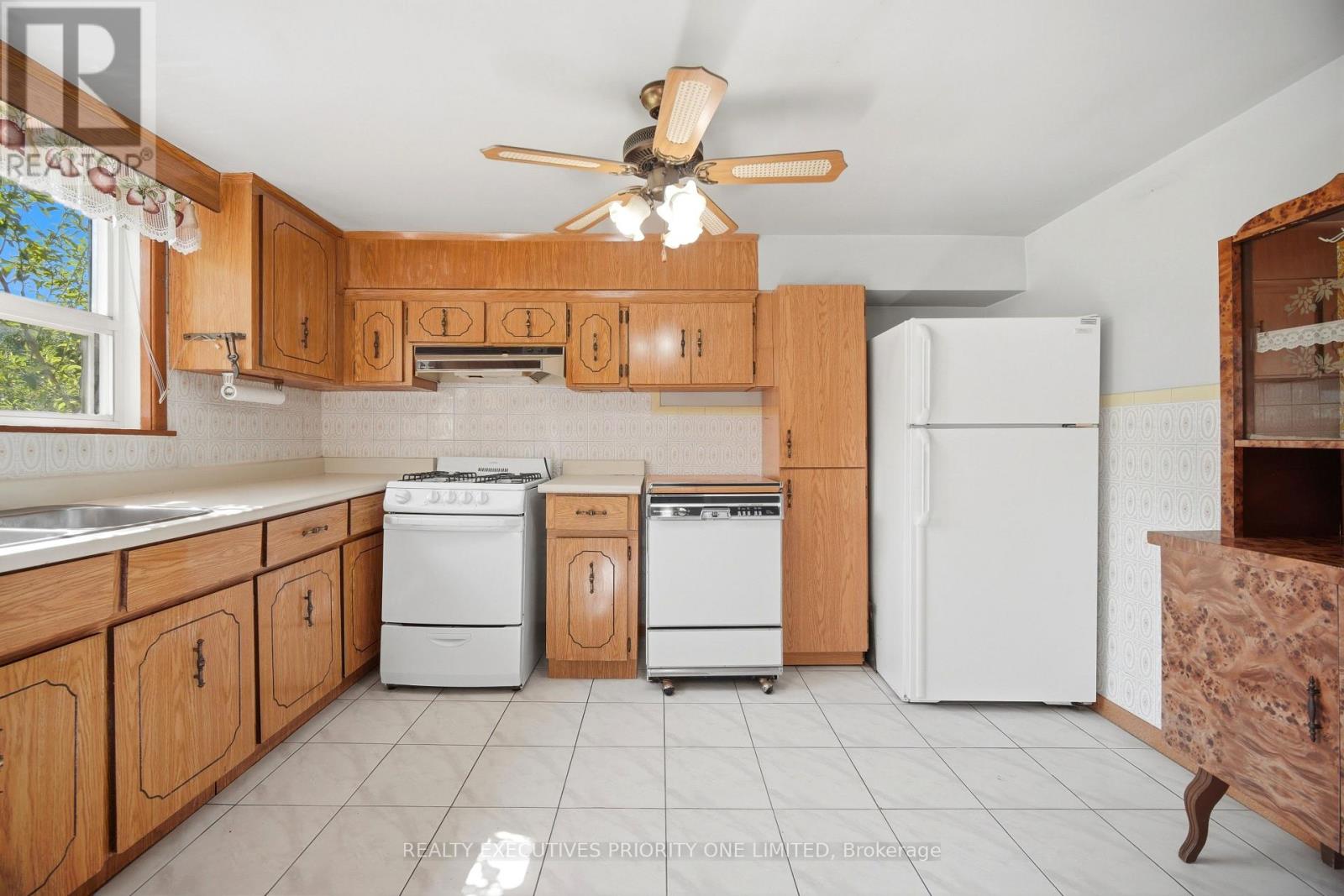 121 Cabana Drive, Toronto, Ontario  M9L 1L1 - Photo 36 - W13159724