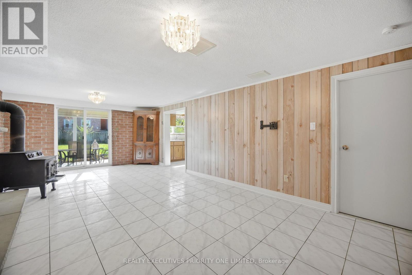 121 Cabana Drive, Toronto, Ontario  M9L 1L1 - Photo 34 - W13159724