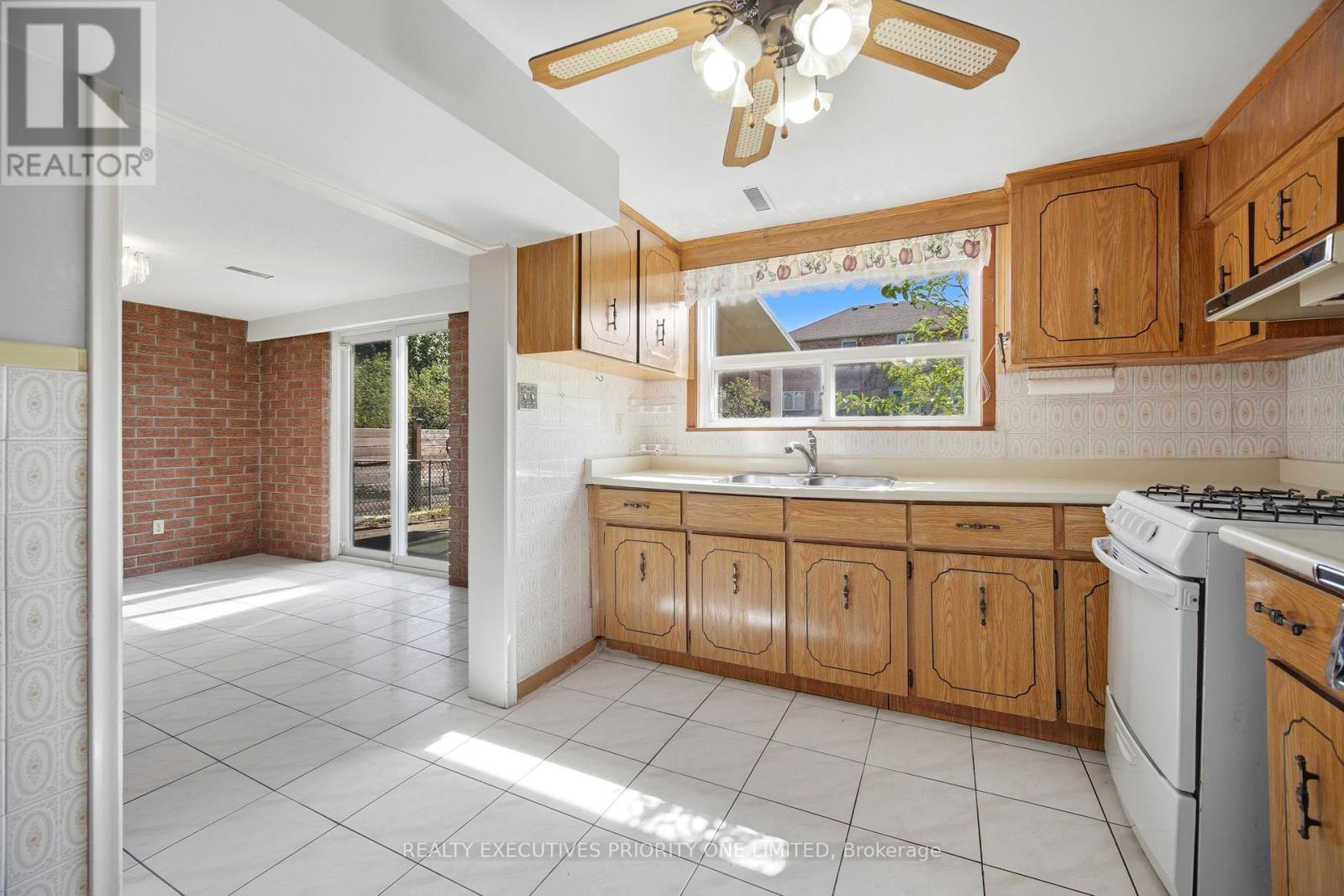 121 Cabana Drive, Toronto, Ontario  M9L 1L1 - Photo 38 - W13159724