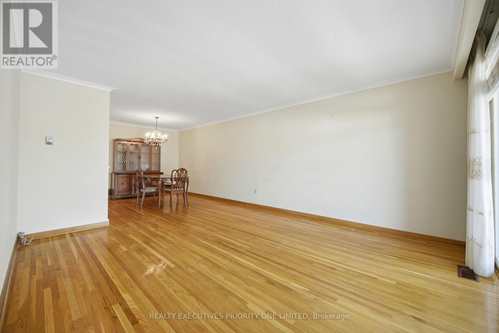 121 Cabana Drive, Toronto, Ontario  M9L 1L1 - Photo 6 - W13159724