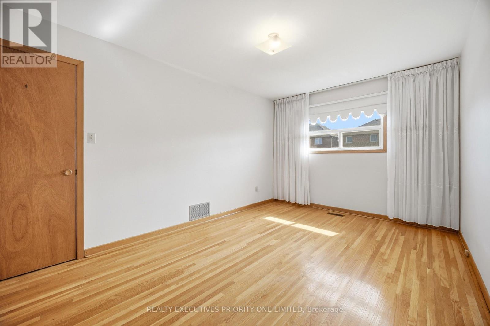 121 Cabana Drive, Toronto, Ontario  M9L 1L1 - Photo 19 - W13159724