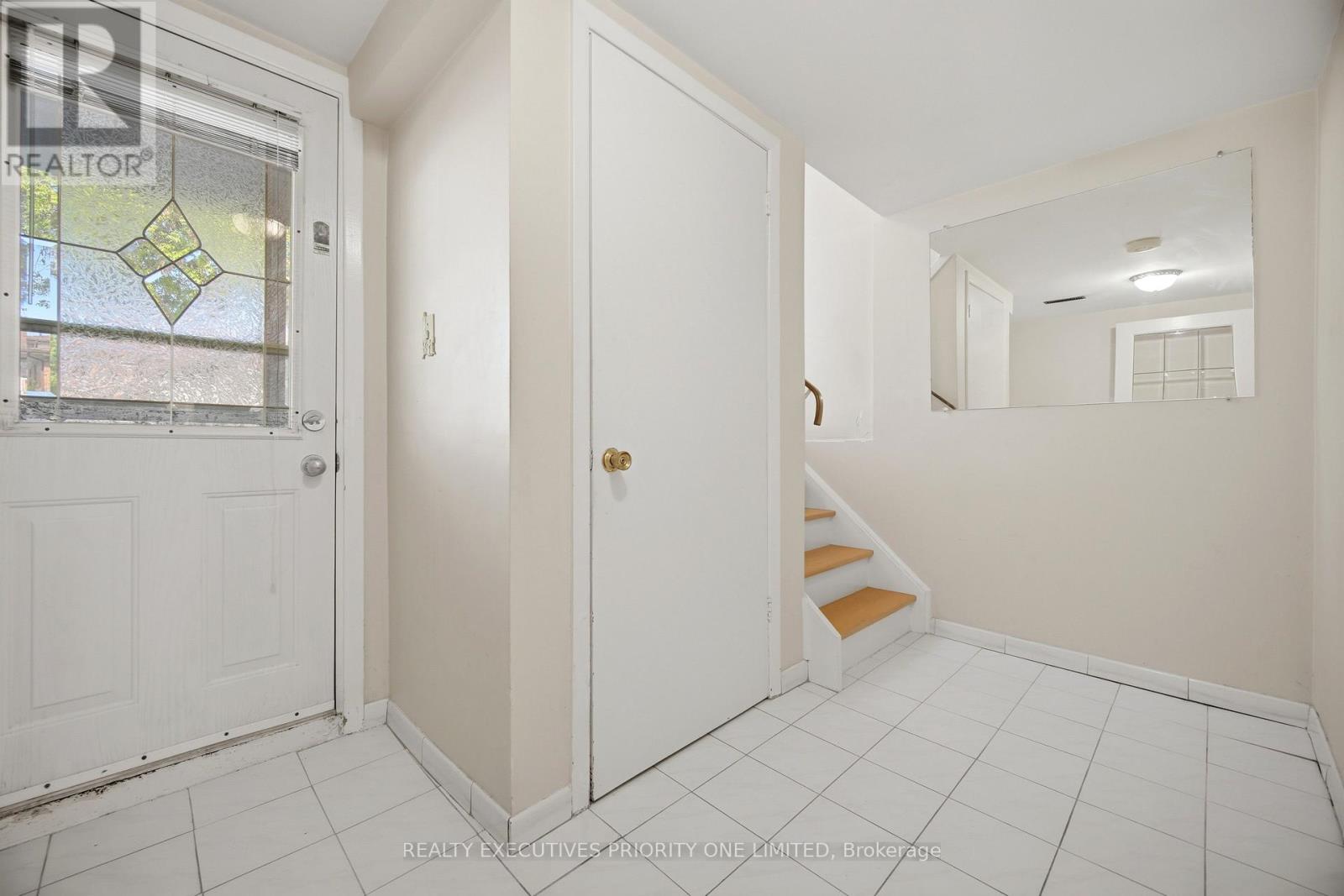 121 Cabana Drive, Toronto, Ontario  M9L 1L1 - Photo 28 - W13159724