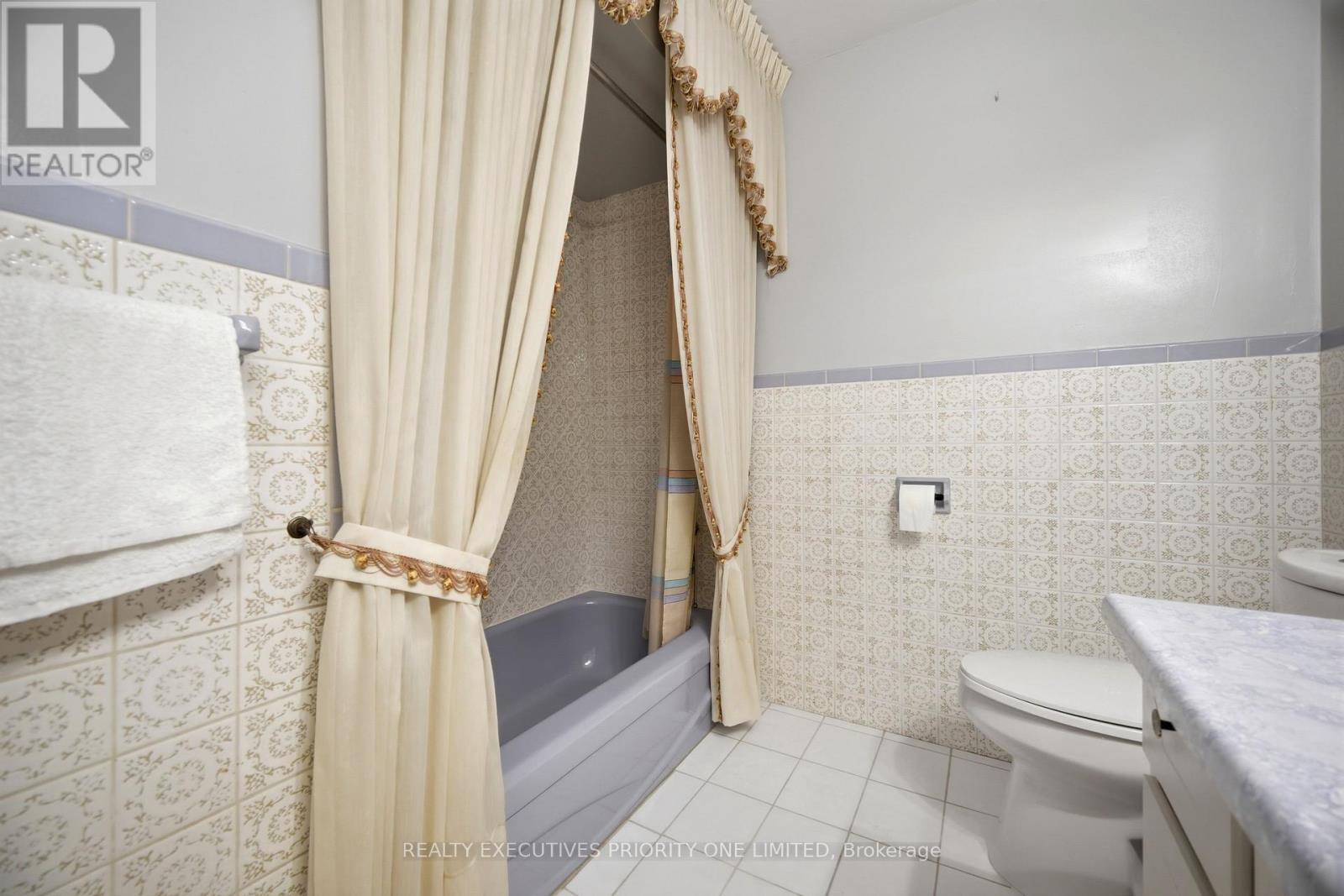 121 Cabana Drive, Toronto, Ontario  M9L 1L1 - Photo 26 - W13159724