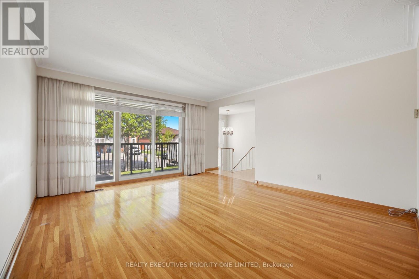 121 Cabana Drive, Toronto, Ontario  M9L 1L1 - Photo 5 - W13159724