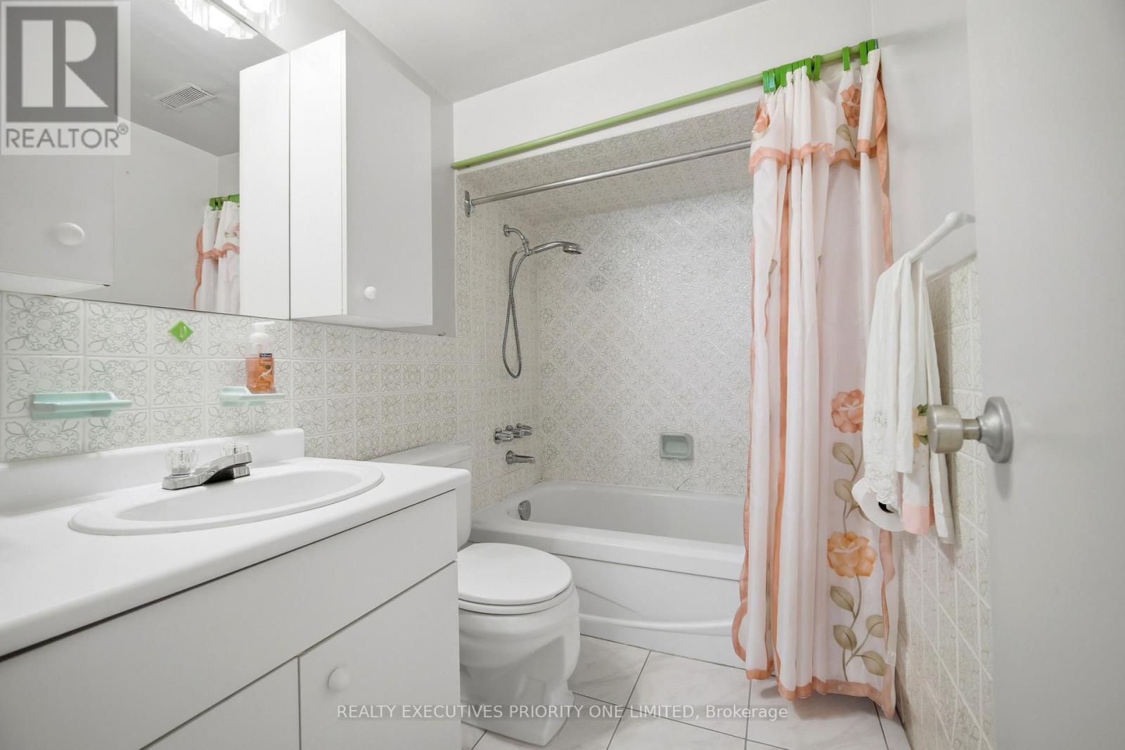 121 Cabana Drive, Toronto, Ontario  M9L 1L1 - Photo 39 - W13159724