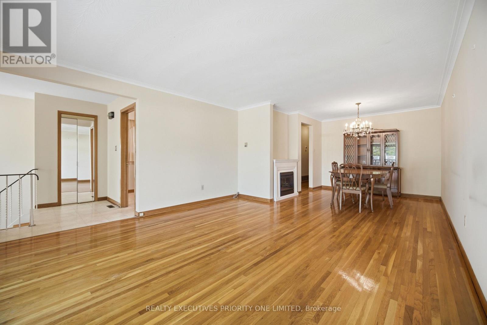 121 Cabana Drive, Toronto, Ontario  M9L 1L1 - Photo 7 - W13159724