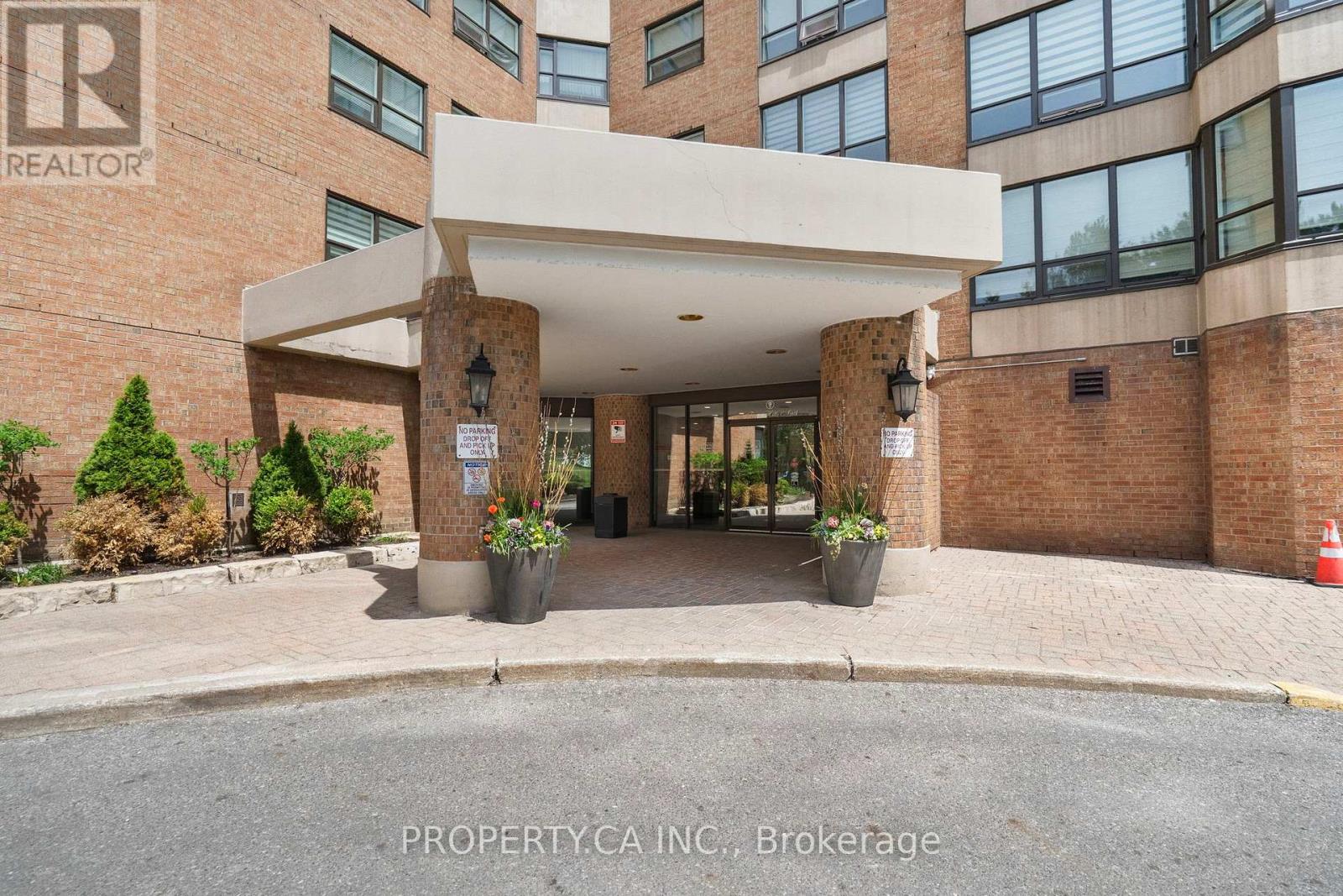 101 - 7601 Bathurst Street, Vaughan, Ontario L4J 4H5 - Photo 2 - N13162734