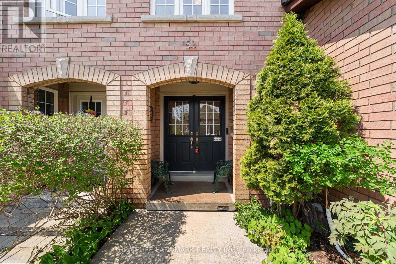 53 Bloomgate Crescent, Richmond Hill, Ontario  L4E 4E2 - Photo 2 - N13162752