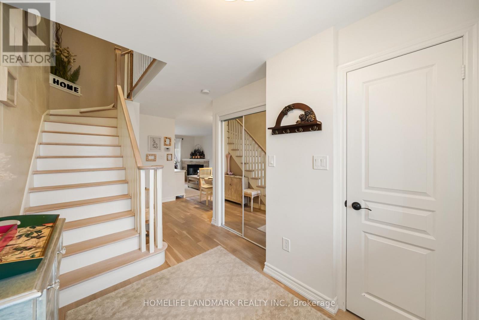 53 Bloomgate Crescent, Richmond Hill, Ontario  L4E 4E2 - Photo 3 - N13162752