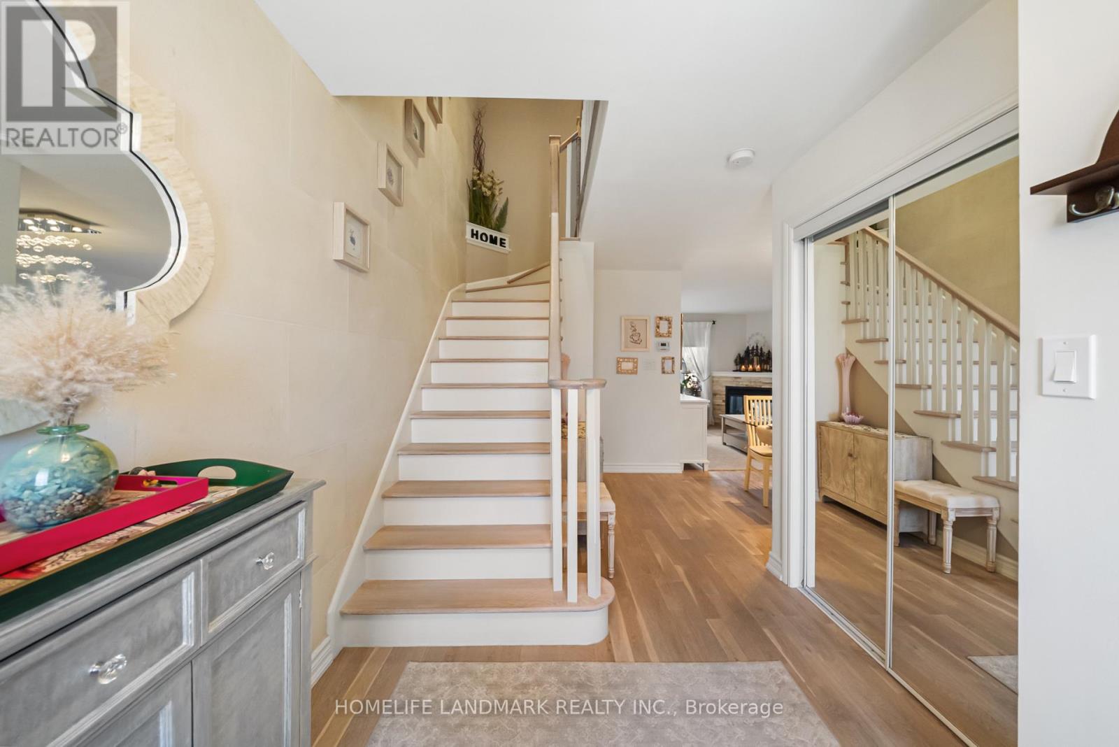 53 Bloomgate Crescent, Richmond Hill, Ontario  L4E 4E2 - Photo 4 - N13162752