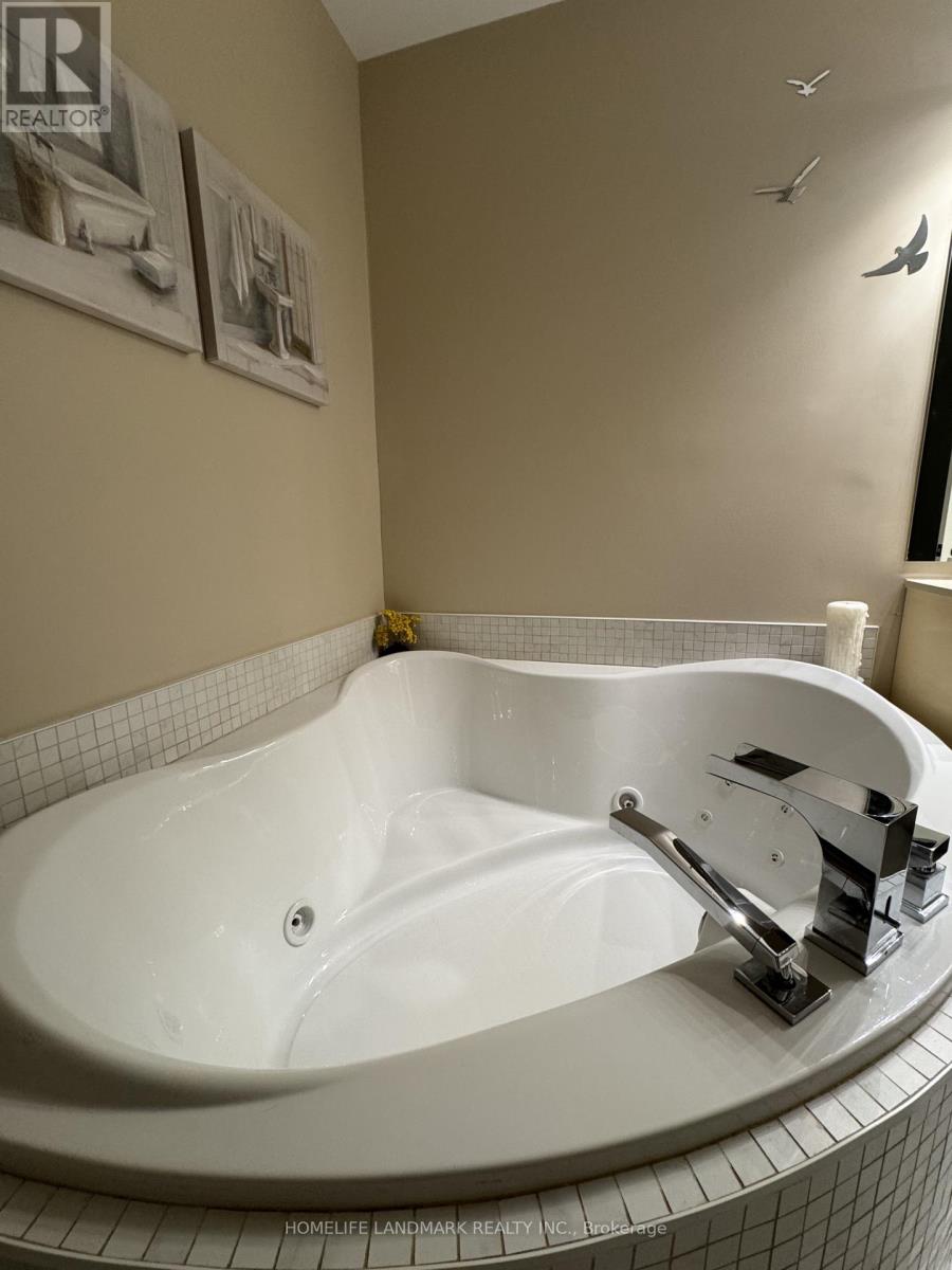 53 Bloomgate Crescent, Richmond Hill, Ontario  L4E 4E2 - Photo 47 - N13162752