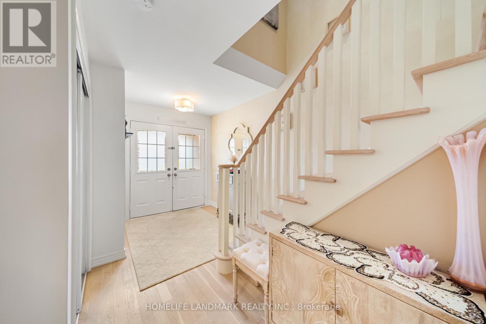 53 Bloomgate Crescent, Richmond Hill, Ontario  L4E 4E2 - Photo 5 - N13162752