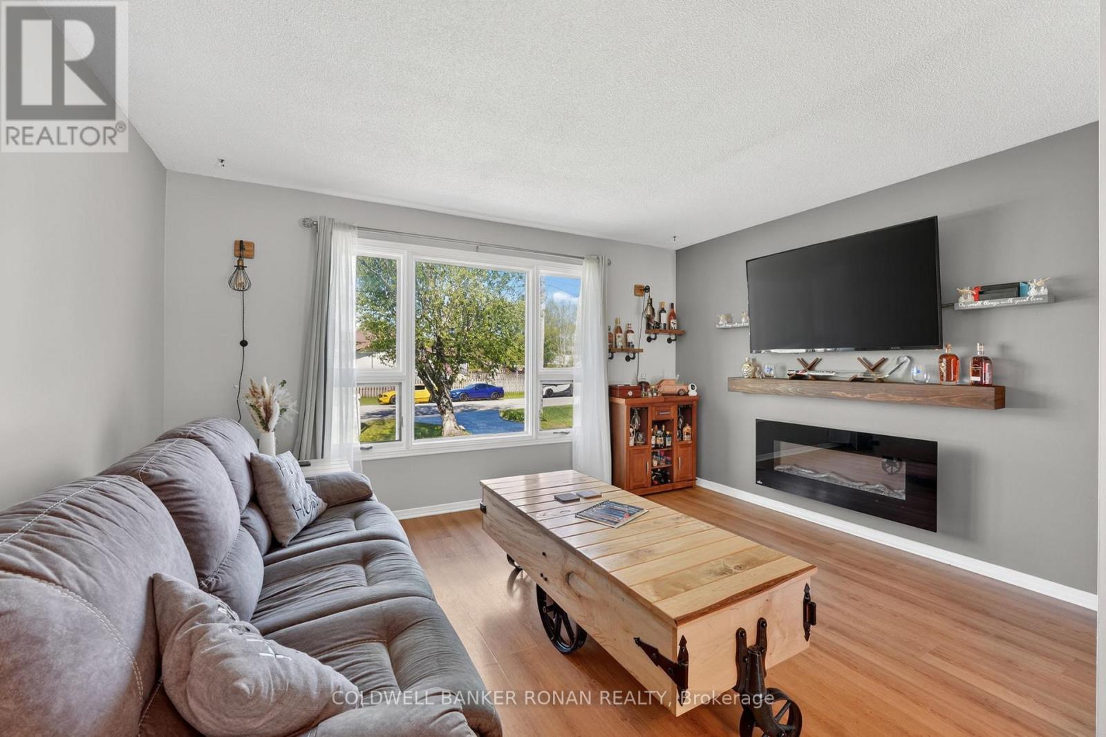19 Larkdale Crescent, Essa (Angus), Ontario  L0M 1B0 - Photo 10 - N13162960