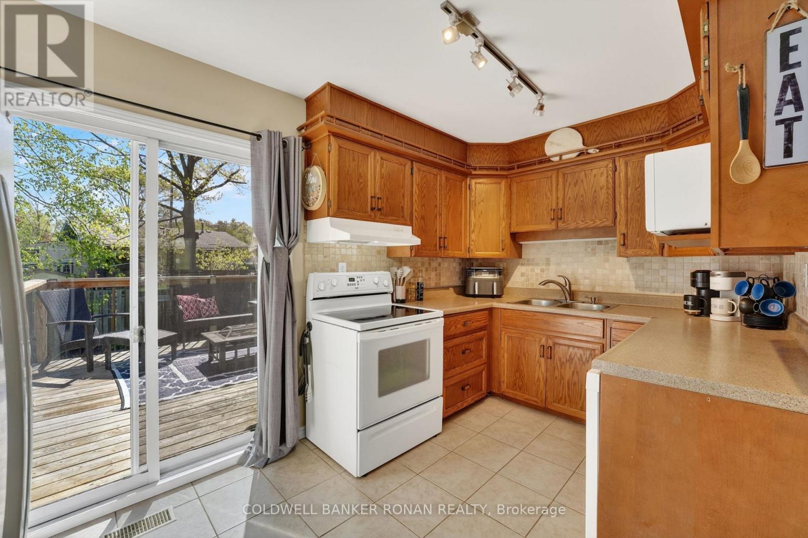 19 Larkdale Crescent, Essa (Angus), Ontario  L0M 1B0 - Photo 15 - N13162960