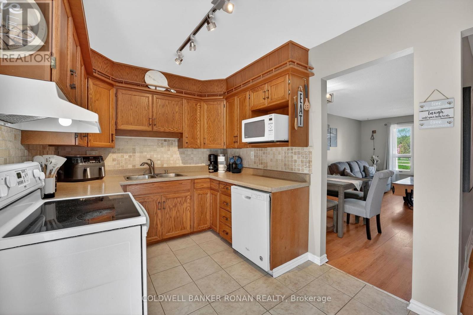 19 Larkdale Crescent, Essa (Angus), Ontario  L0M 1B0 - Photo 16 - N13162960