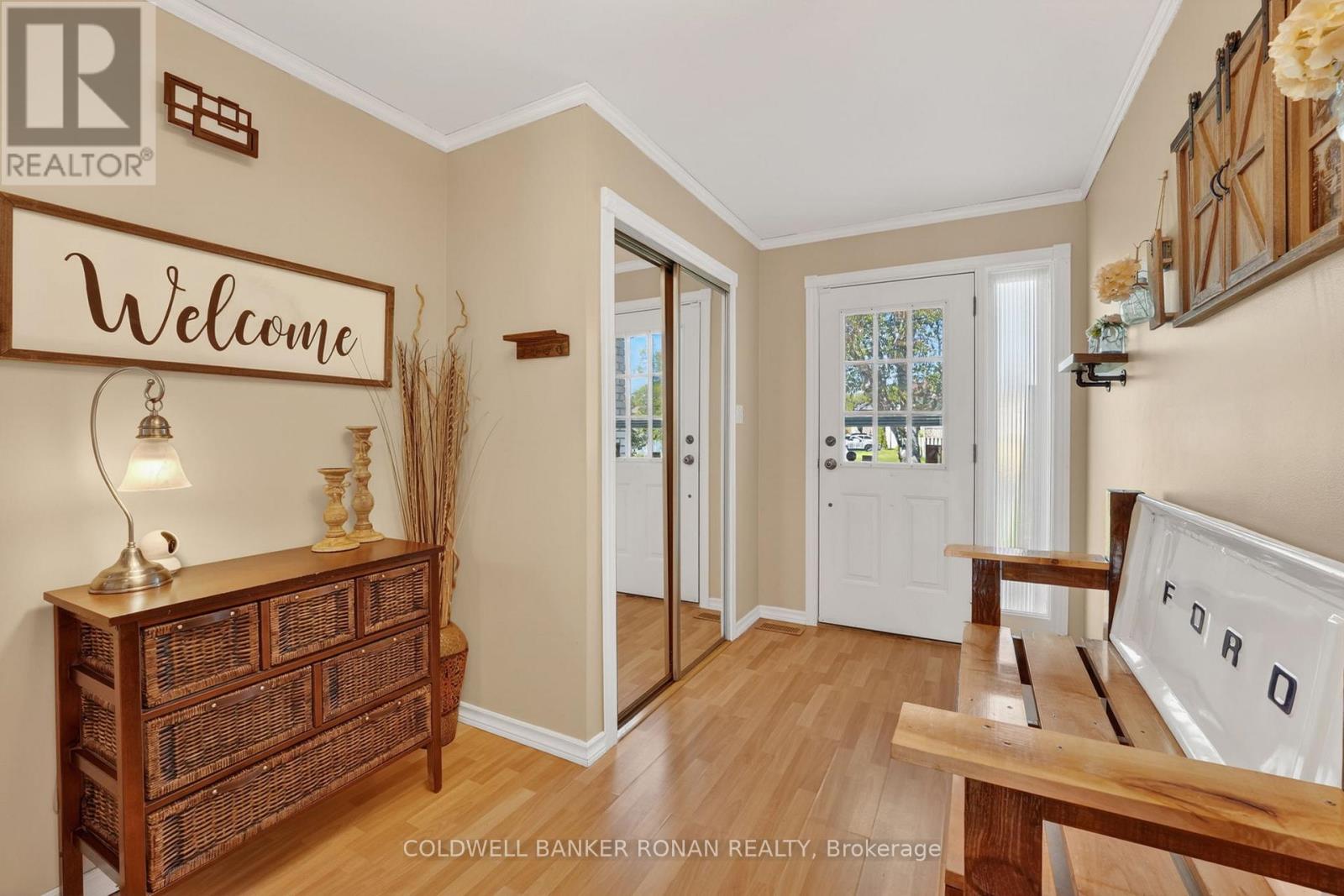19 Larkdale Crescent, Essa (Angus), Ontario  L0M 1B0 - Photo 5 - N13162960