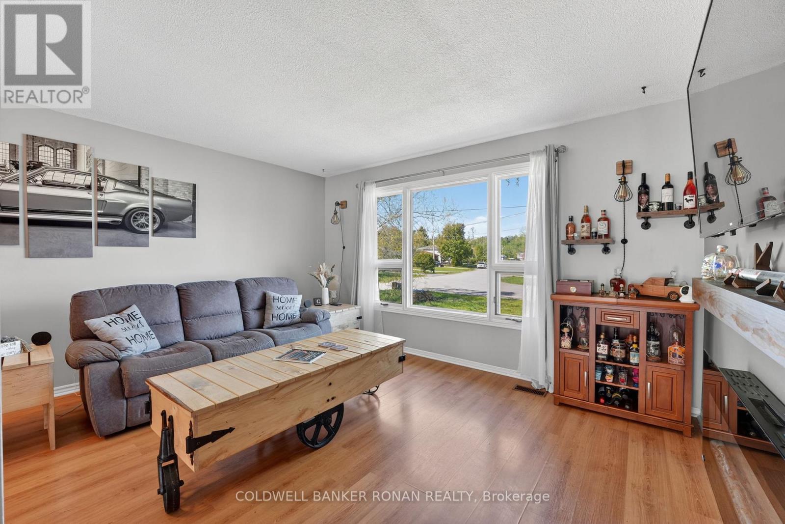 19 Larkdale Crescent, Essa (Angus), Ontario  L0M 1B0 - Photo 9 - N13162960