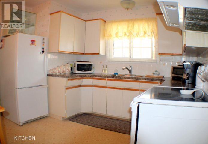 52 Grandview Ave E, Sault Ste Marie, Ontario  P6B 3V8 - Photo 5 - SM260985