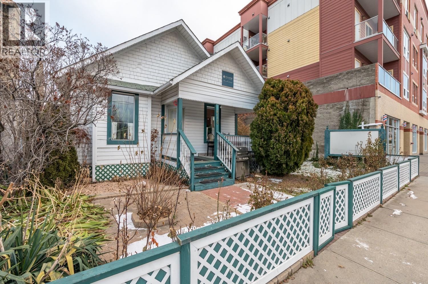 626 Martin Street, Penticton, British Columbia V2A 5L6 - Photo 2 - 10388433