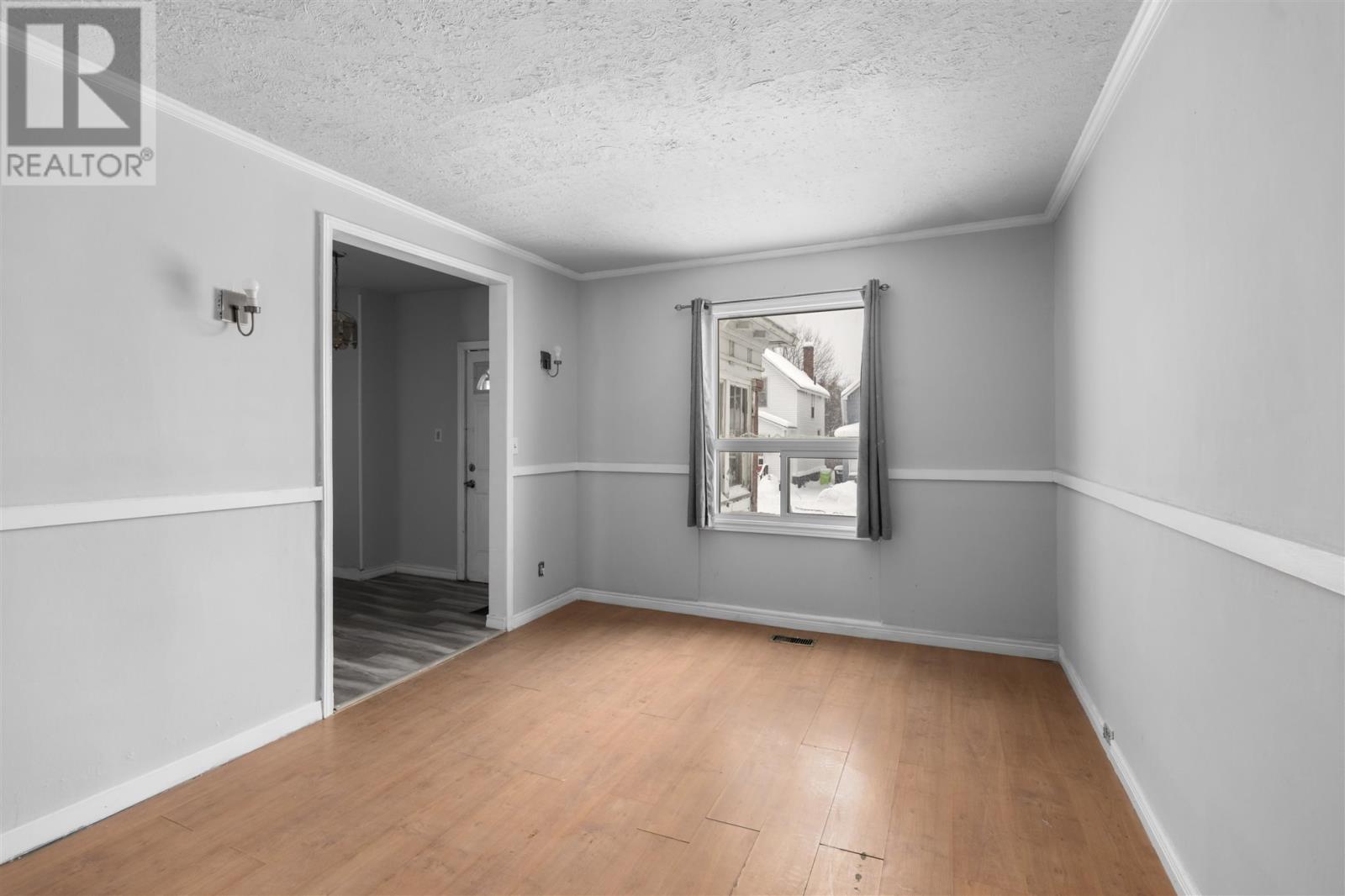 32 Cathcart St, Sault Ste. Marie, Ontario  P6A 1E1 - Photo 5 - SM261111