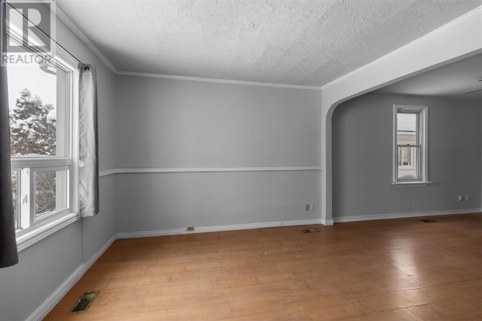 32 Cathcart St, Sault Ste. Marie, Ontario  P6A 1E1 - Photo 7 - SM261111