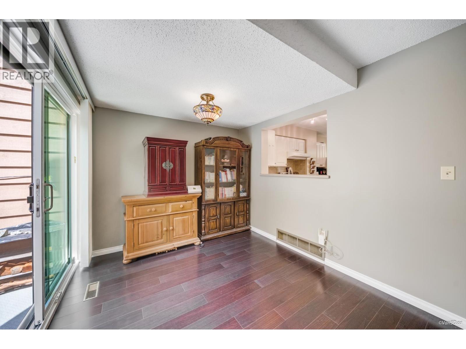 4253 Birchwood Crescent, Burnaby, British Columbia  V5G 4E6 - Photo 10 - R3124935