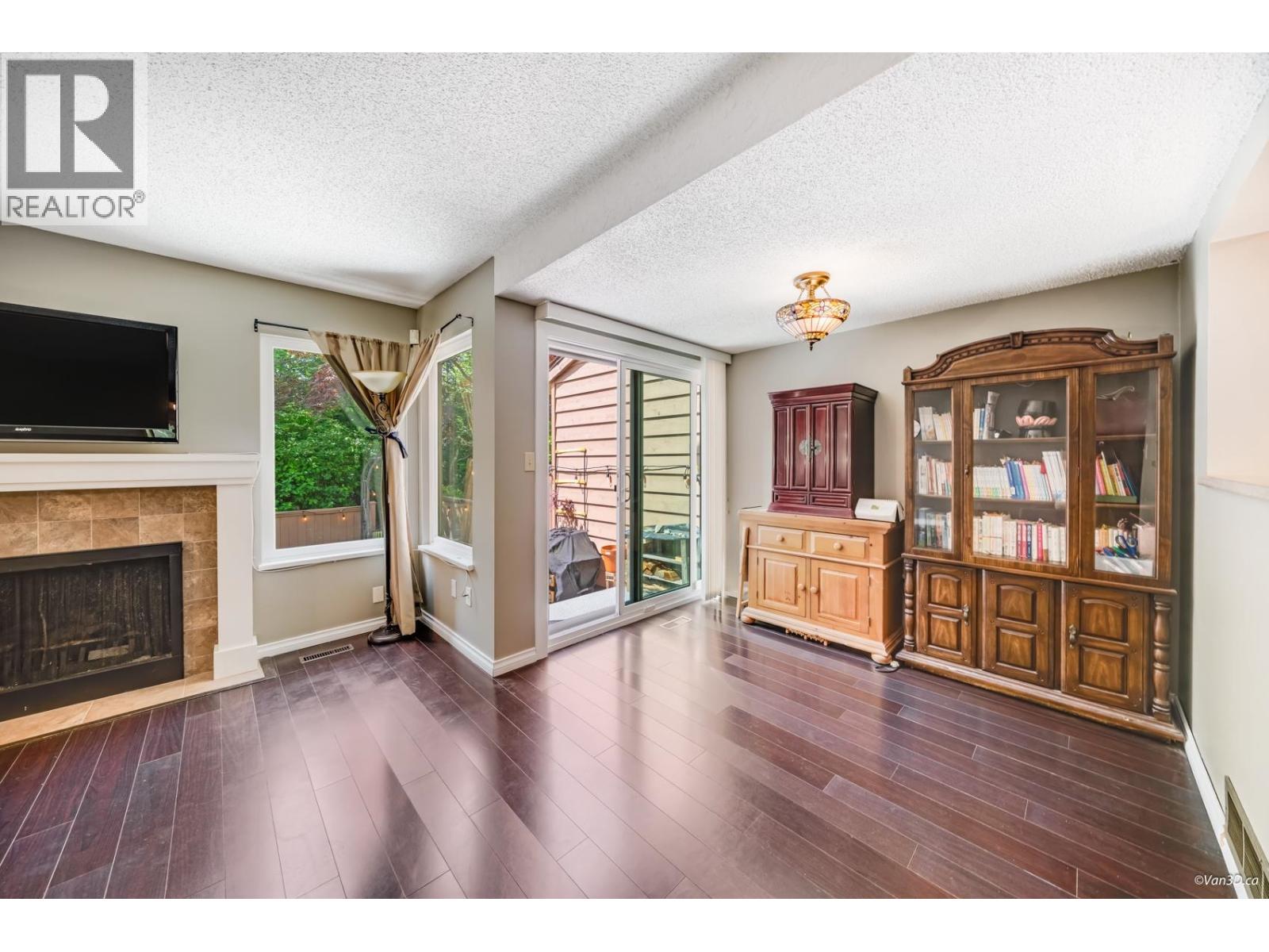 4253 Birchwood Crescent, Burnaby, British Columbia  V5G 4E6 - Photo 11 - R3124935