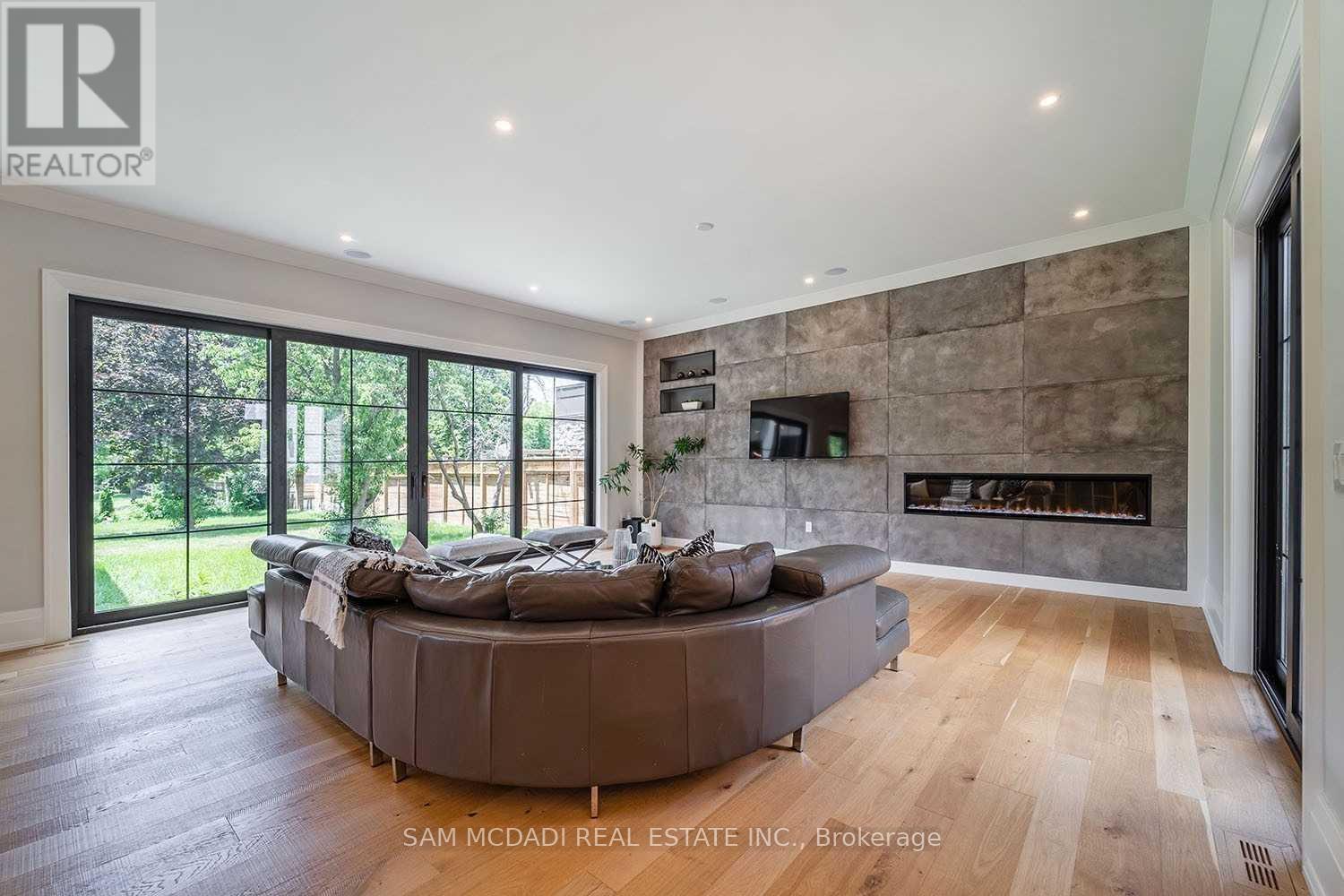 584 Fourth Line, Oakville, Ontario  L6L 5A7 - Photo 14 - W13162726